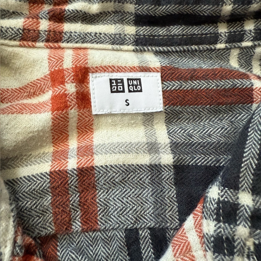 Uniqlo Men's Plaid Flannel Shirt in Navy & Orange Size Small - Picture 5 of 9